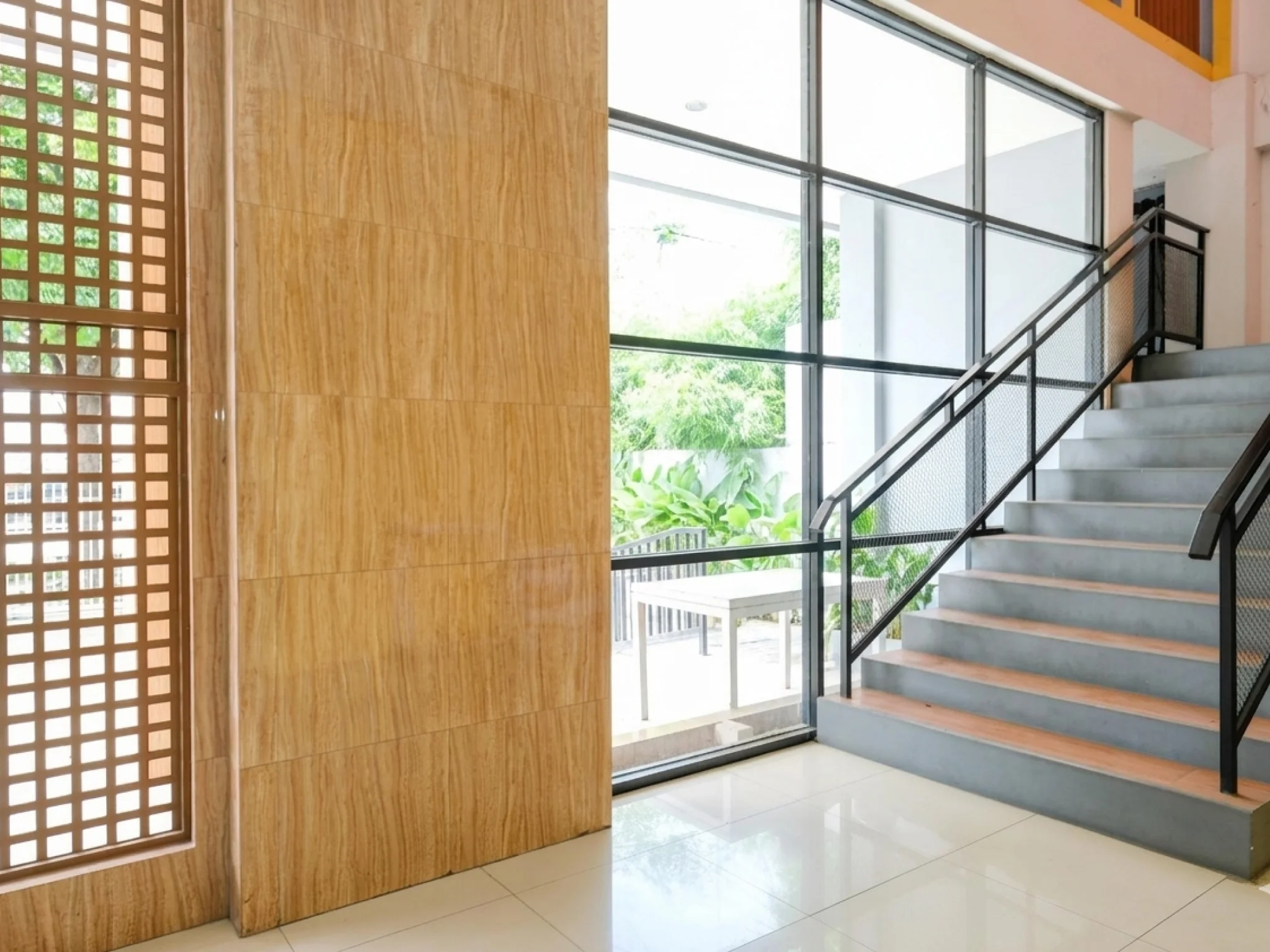 Interior kamar Hotel Salmas Mojokerto dengan desain modern dan nyaman