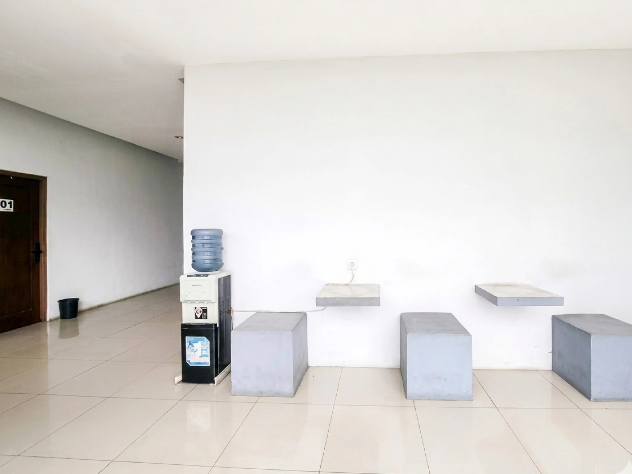 Area komunal Hotel Salmas Mojokerto untuk tamu bersantai