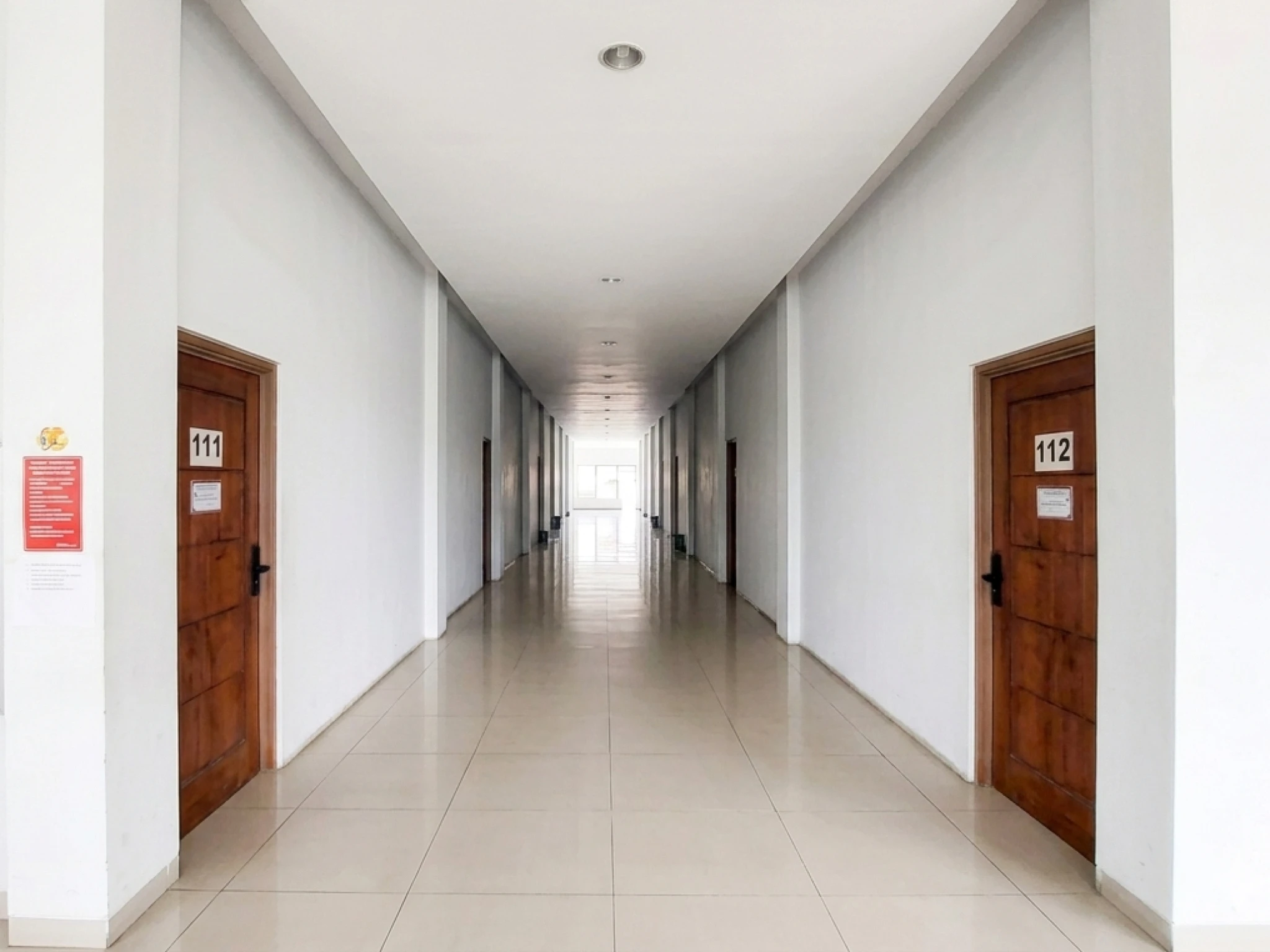 Lorong Hotel Salmas Mojokerto dengan desain modern